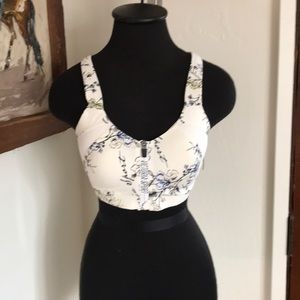 Incredible knockout ultra max Victoria sport bra